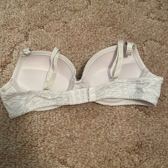 bra - Picture 2 of 3